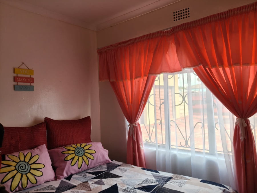 4 Bedroom Property for Sale in Monakato North West